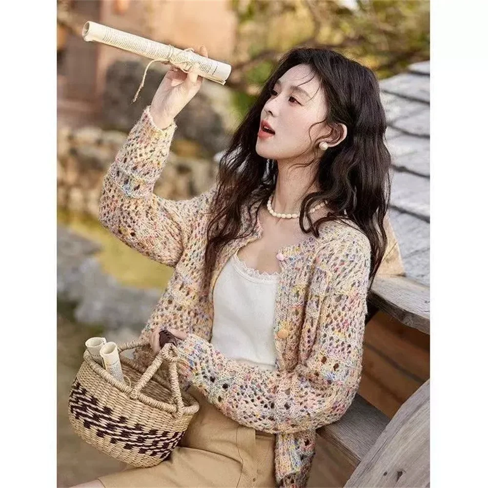 Neue frauen Süße Hohl Strickjacke 2025, Frühling Herbst Taste Einreiher Top Oansatz Strickjacke Koreanische Mode Kleidung