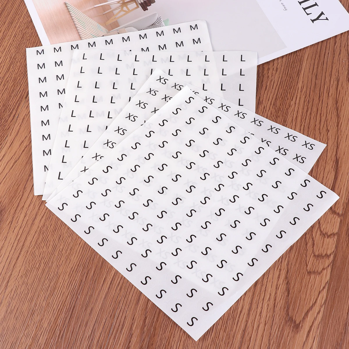 

1000pc Labels Cloth Bar Cloth Labels Code Hat Sticker Black White Premium Plastic Merchant Salesmen Folder Tag