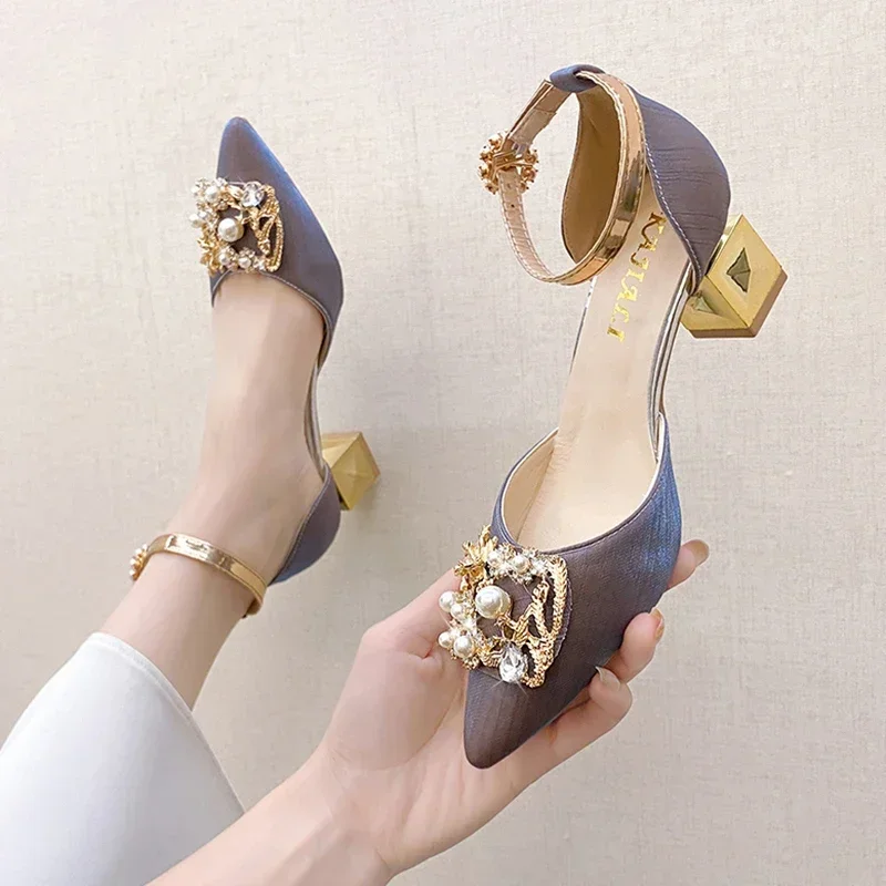 

High Heel Pumps Fashion Pearl Buckle Square Women Shoes Pointed Toe Bling Crystal Party Shoes Woman Elegant Med Heels Bride Shoe