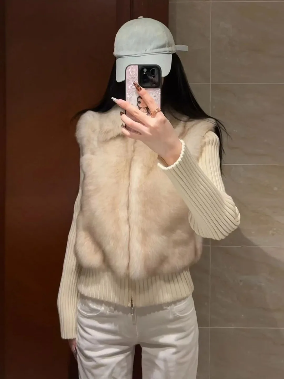 

Стильный теплый меховой жилет для женщин, зимняя корейская версия, уникальное красивое пальто из кожи и меха с длинными рукавами и прямым подолом.