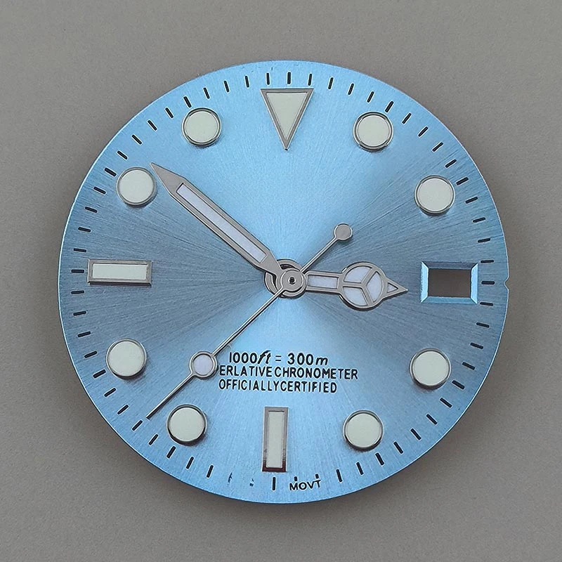 The new SUB sunray modified S dial has round studs 28.5mm green luminous NH35 NH36