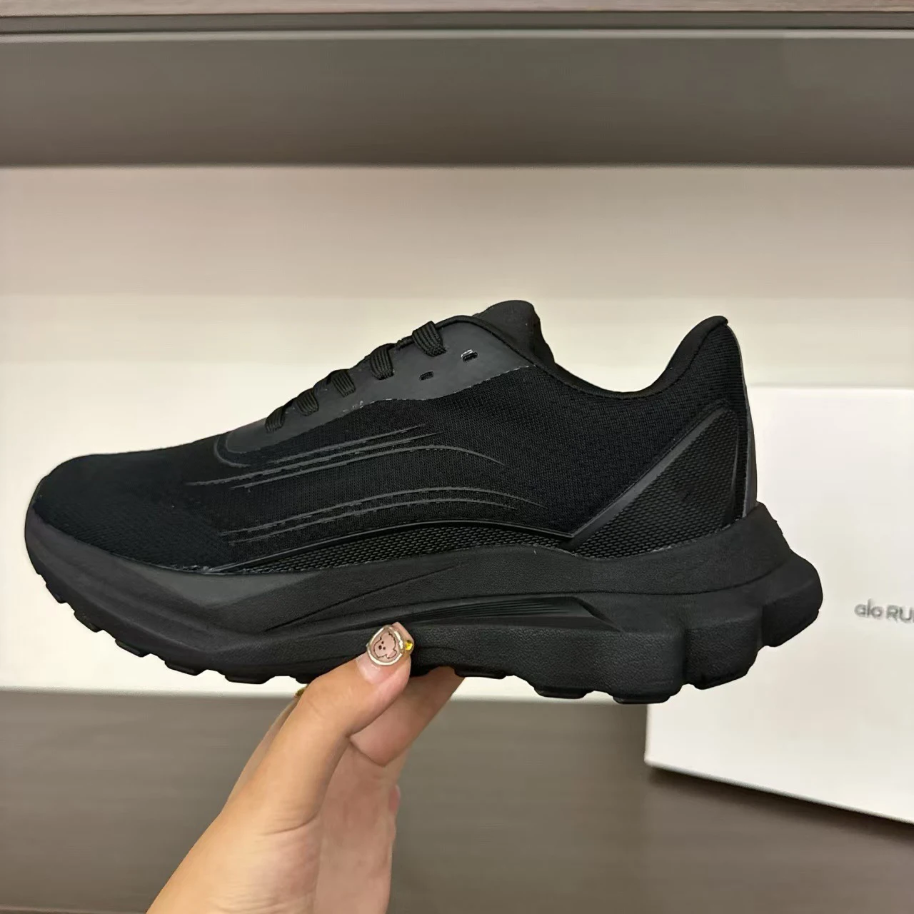 

2025 Autumn & Winter Mesh Breathable Thick-Soled Sneakers, Solid-Color with Shock-Absorption for Fitness