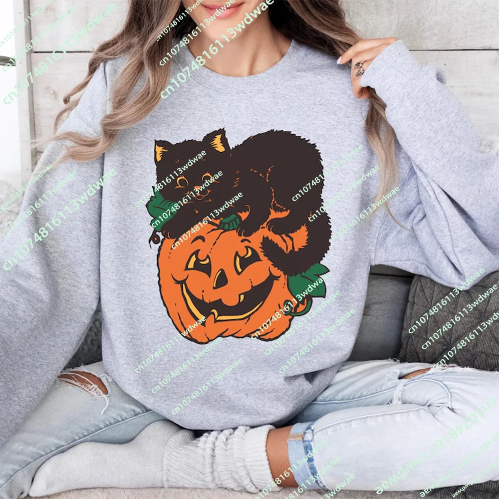 Vintage Black Cat On Pumpkin Sweatshirt Retro 90s Halloween Shirt Autumn and Winter Crewneck Sweatshirt Halloween Cat T-shirt