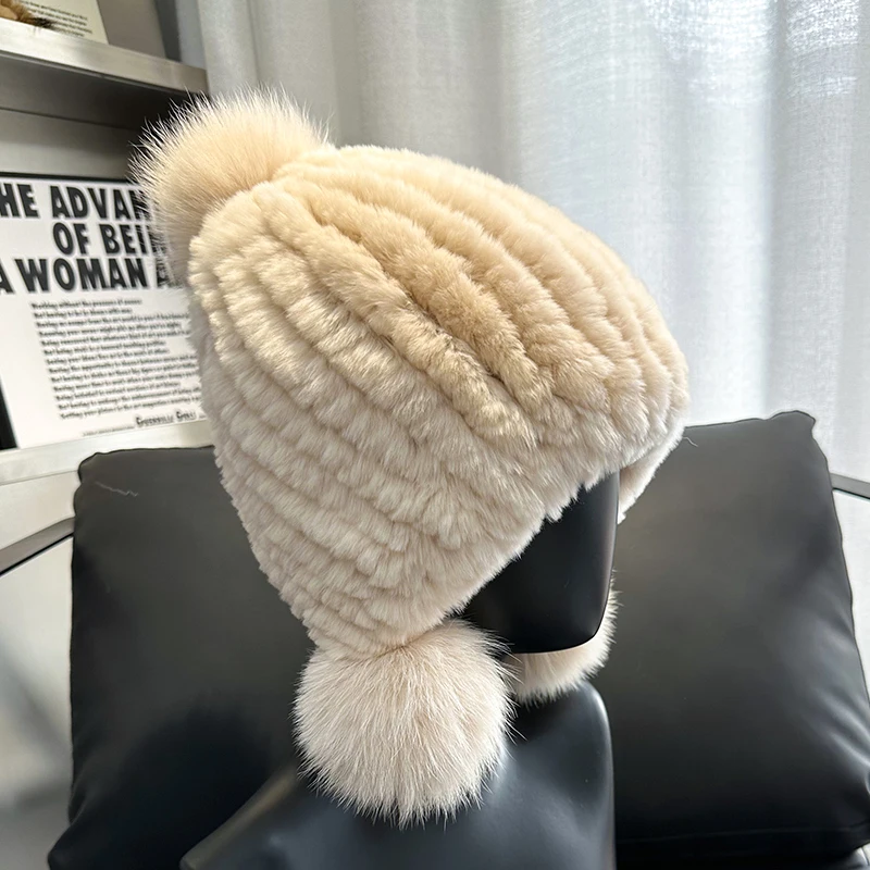 100 % echte Kaninchenfellmütze mit großem Fuchsfellball – Damenmütze im russischen Trapper-Stil mit Ohrenschutz, warme Winter- und Herbstmütze für Damen. – Detail 7