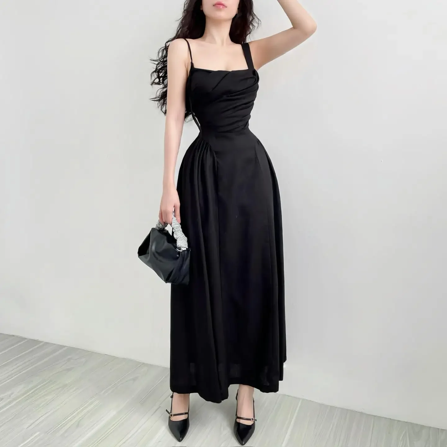 

Women's Elegant Directional Design New Shrinking Pleated One-Shoulder Halter Long Dresses