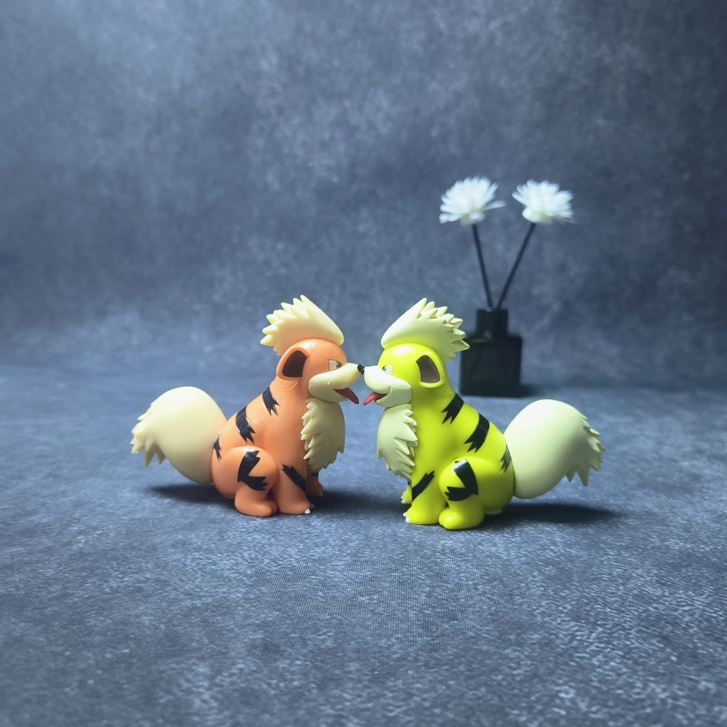 

Kawaii Anime Pokemon 8cm Growlithe GK Model Action Toy Doll PVC Collection Car Decoration Children Christmas Statue Gift