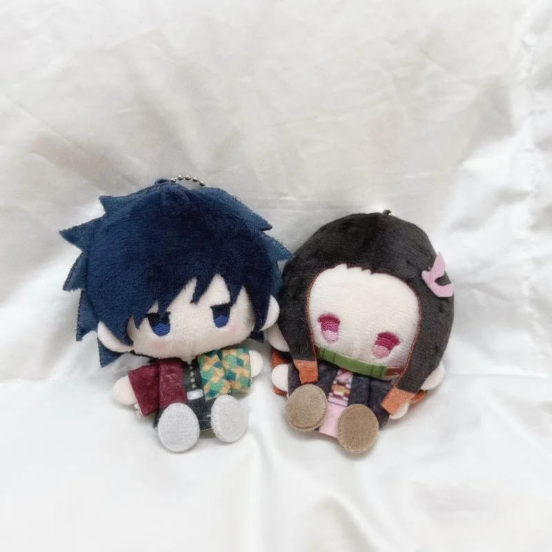 TAPIOCA Demon Slayer Muñeco de Peluche, Pin, Broche, Llavero y Colgante, Mercancía Oficial, Suave y Esponjoso, Decoración para Bolsos, Para Fans del Anime, Coleccionable