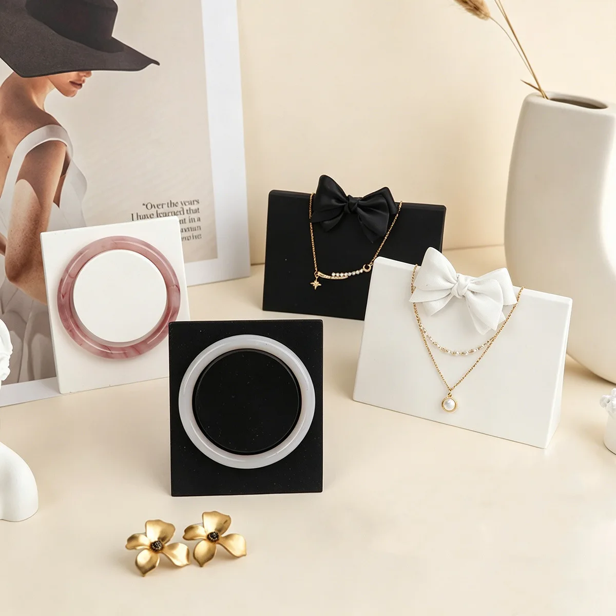 Creative Plaster Bow Decor Necklace Display Stand Bracelet Bangle Holder Desktop Jewelry Store Counter Photography Shooting