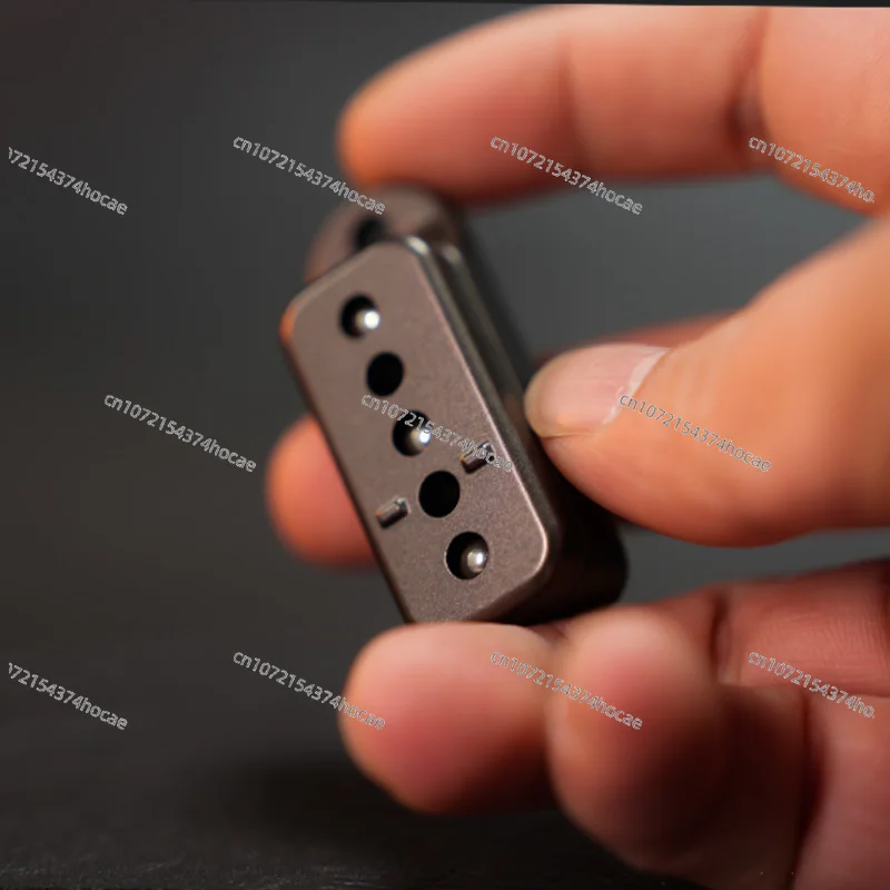 قم بتوقيع وتوقيع بطاقات الدفع غير المحدودة edc الفقرة المغناطيسية، عملات البوب، بطاقات الوجه، اللعب بأطراف الأصابع، لعبة تخفيف الضغط #4