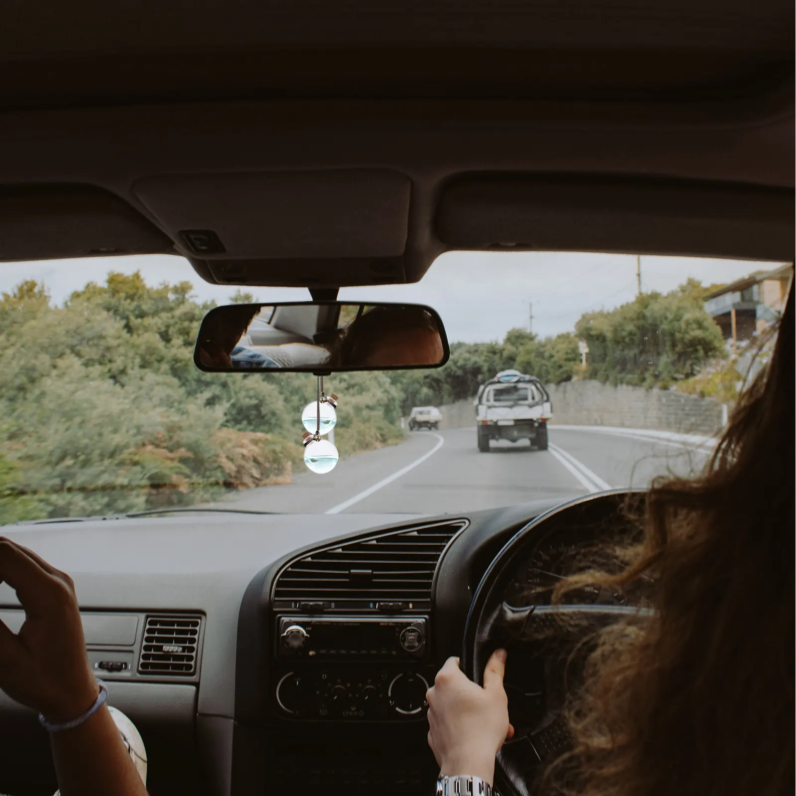 

10 шт. подвесных флаконов-ароматизаторов из стекла и дерева, многоразовые, для самостоятельного изготовления, для автомобиля, для освежения воздуха, украшение интерьера авто