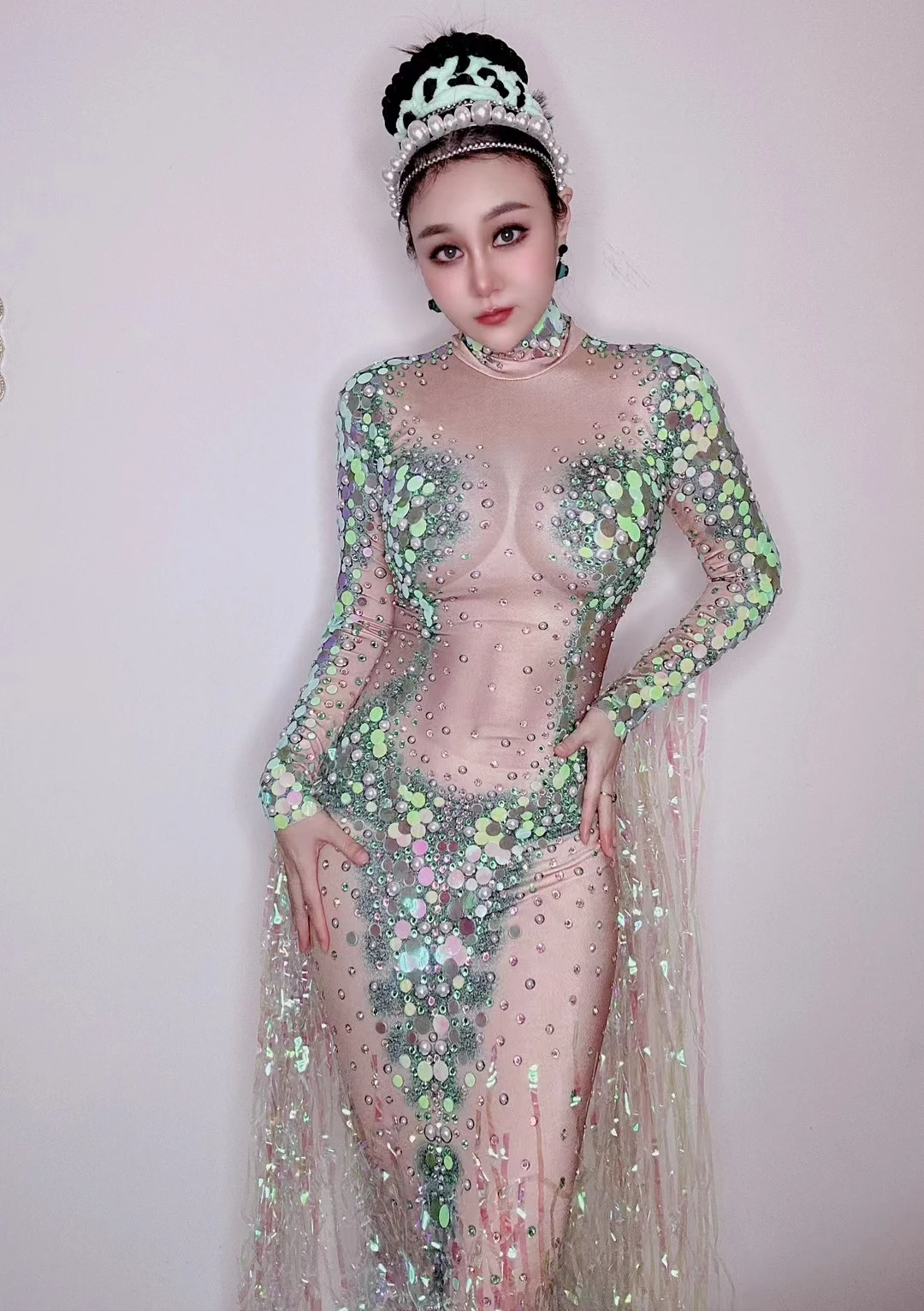 

Designer Sparkling Rhinestone Sequins PartyMermaid Long Dress Women Stretch NudeCrystal Tassel Evening Dress Singer Stage B006