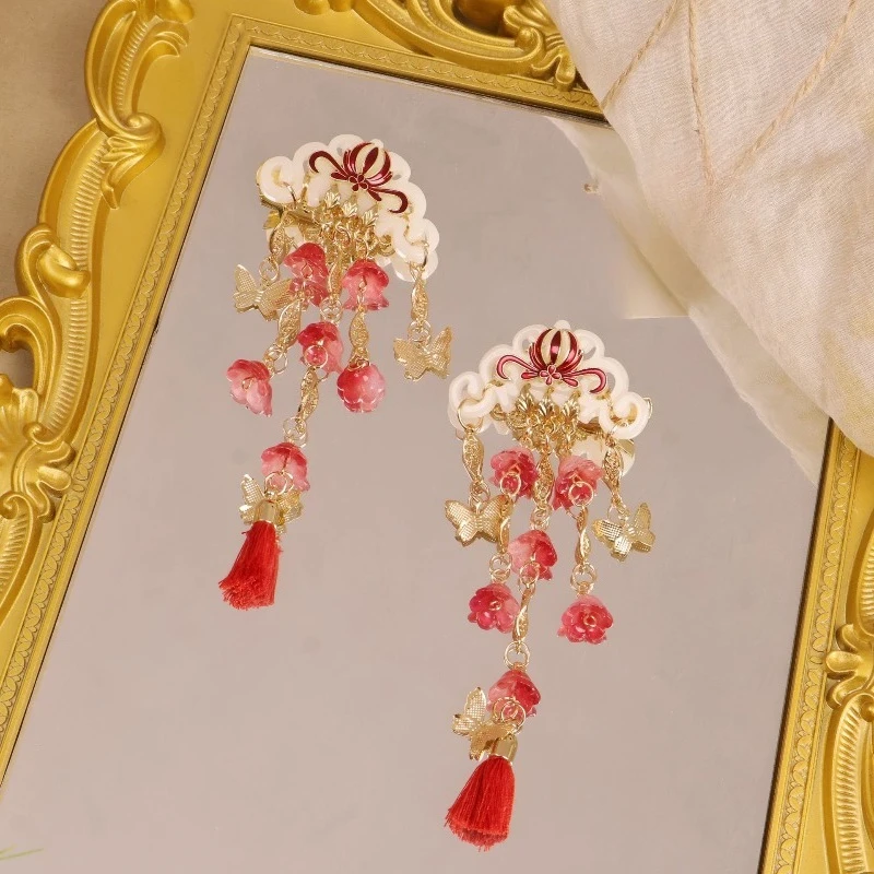 

New Year ancient-style kids' hair clip, red tassel Chinese style, ideal for looks, a must-have festive hair accessory.
