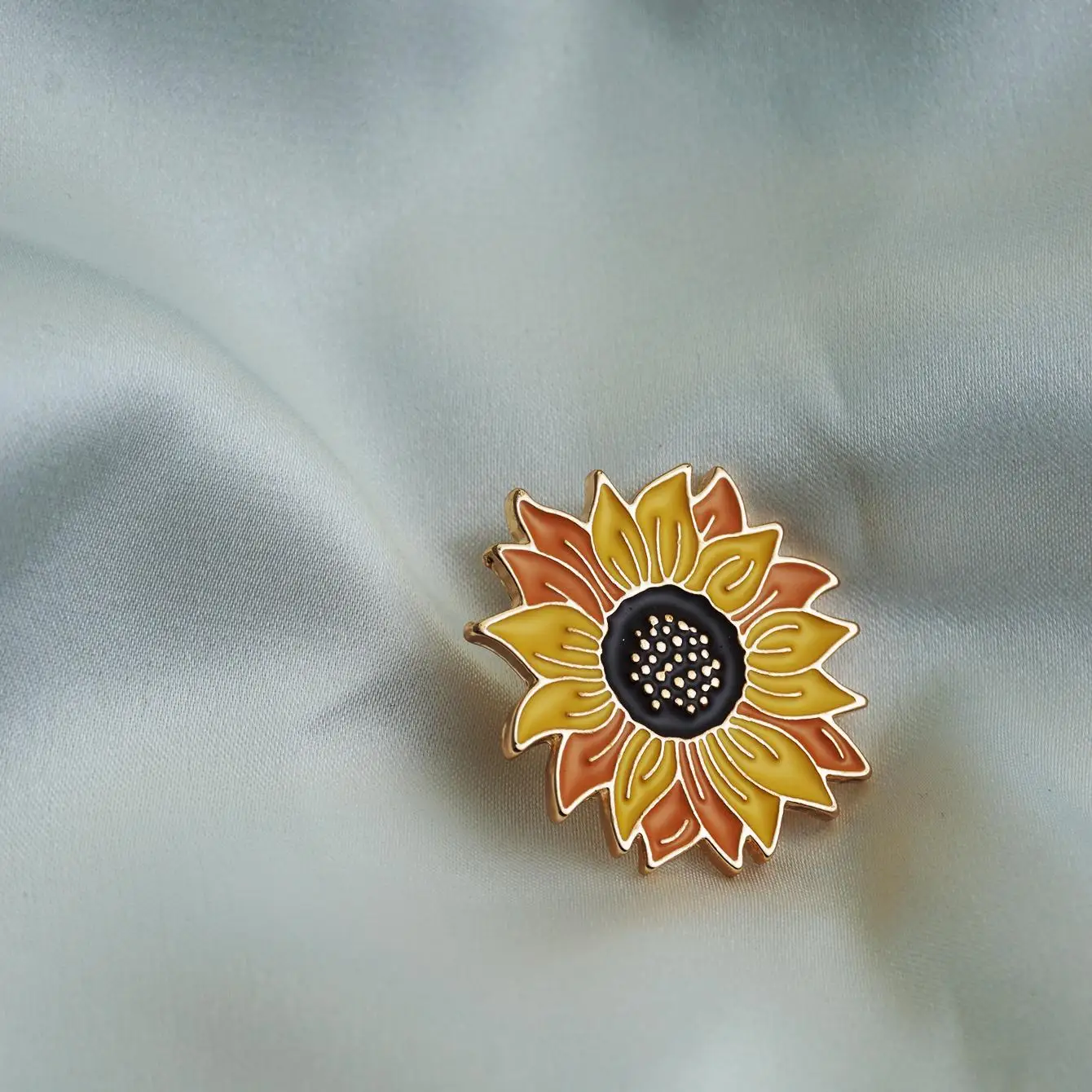 Bella spilla con distintivo a forma di fiore con spilla smaltata morbida girasole per accessorio di gioielli