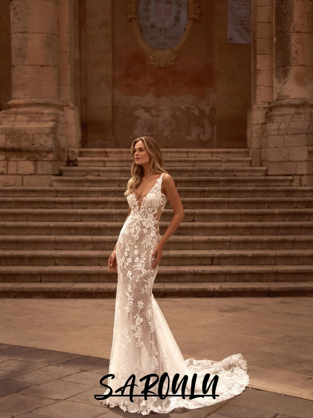 

Sexy Deep V Neckline Appliques Wedding Dress Charming Lace Bridal Gown Vintage Mermaid Backless Customized Classy Bride Wear