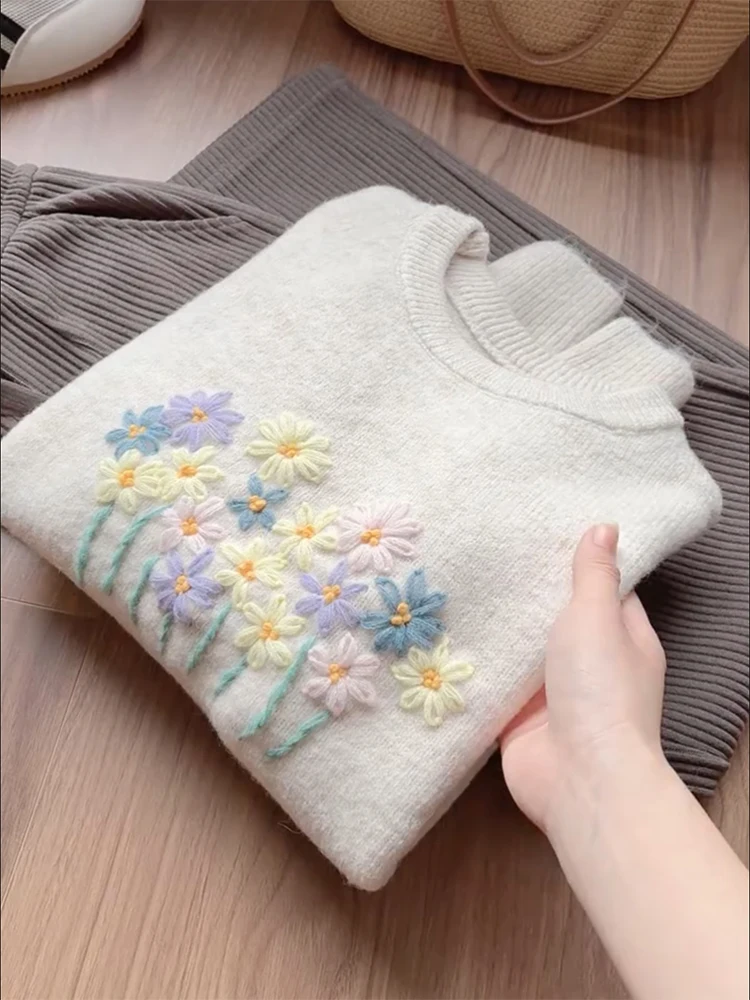 

Korean Sle Gentle Floral Embroidery round Ne Sweater Large Size Versatile Agel Top for Autumn Winter Comfortable Warmth
