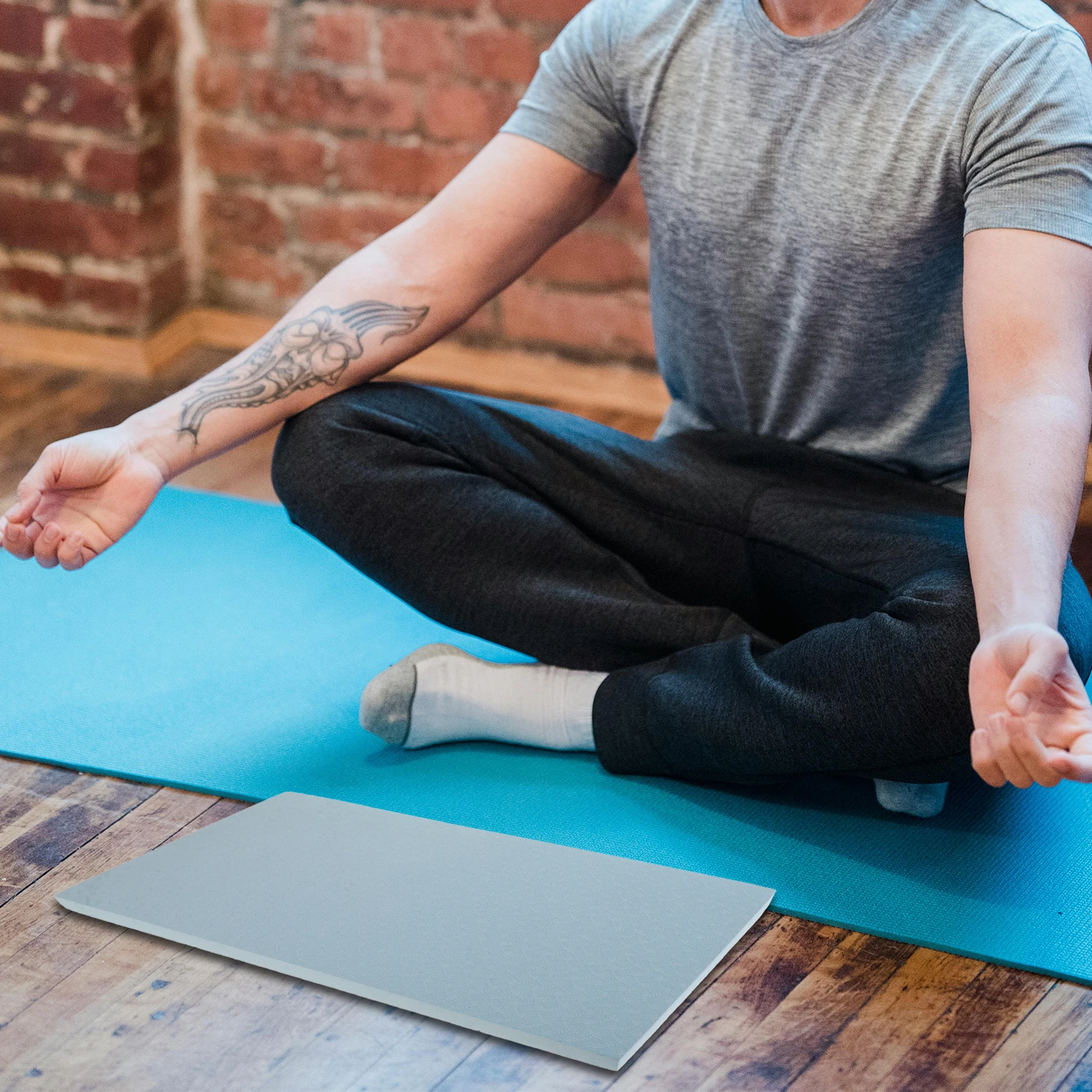 

Thick Padded Yoga Mat for Exercise Balance Support Fitness Equipment Soft Mat for Pilates and Workout Home Gym Use