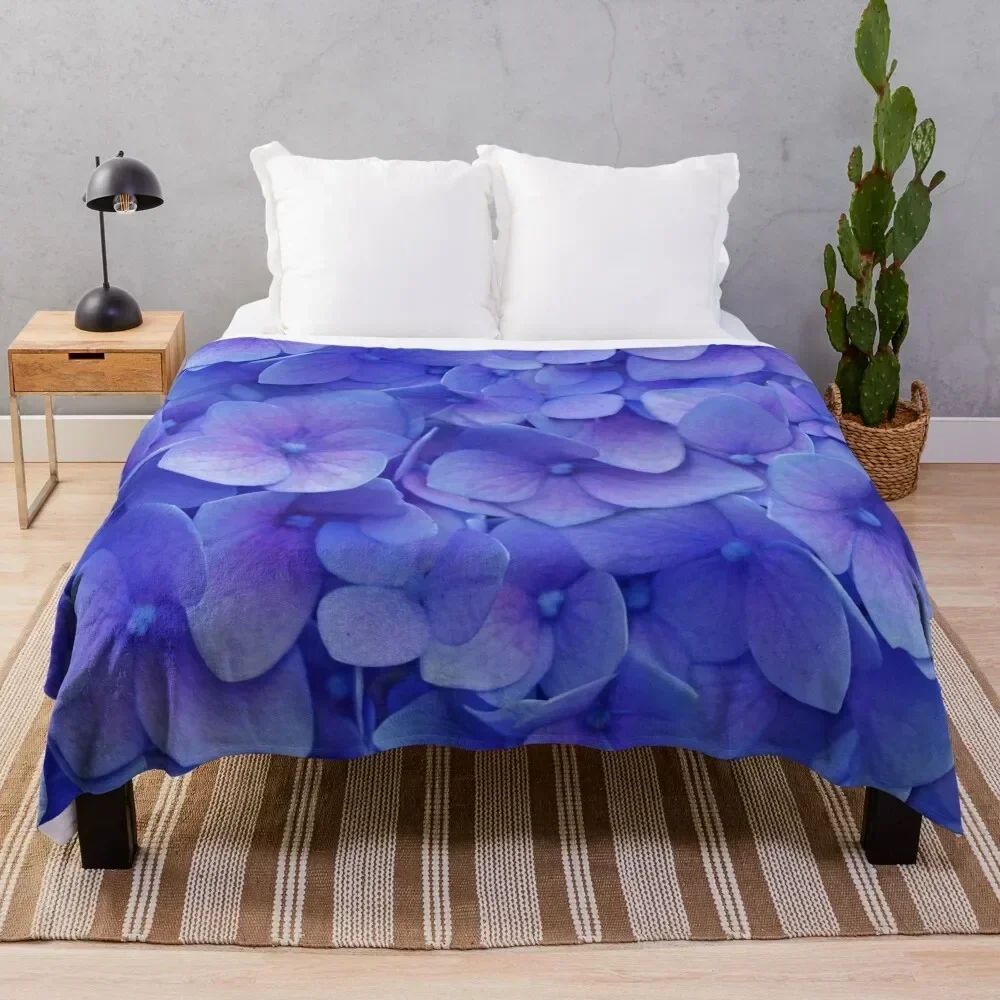 

Hydrangea blue Throw Blanket Machine Washable Soft Warm Blanket