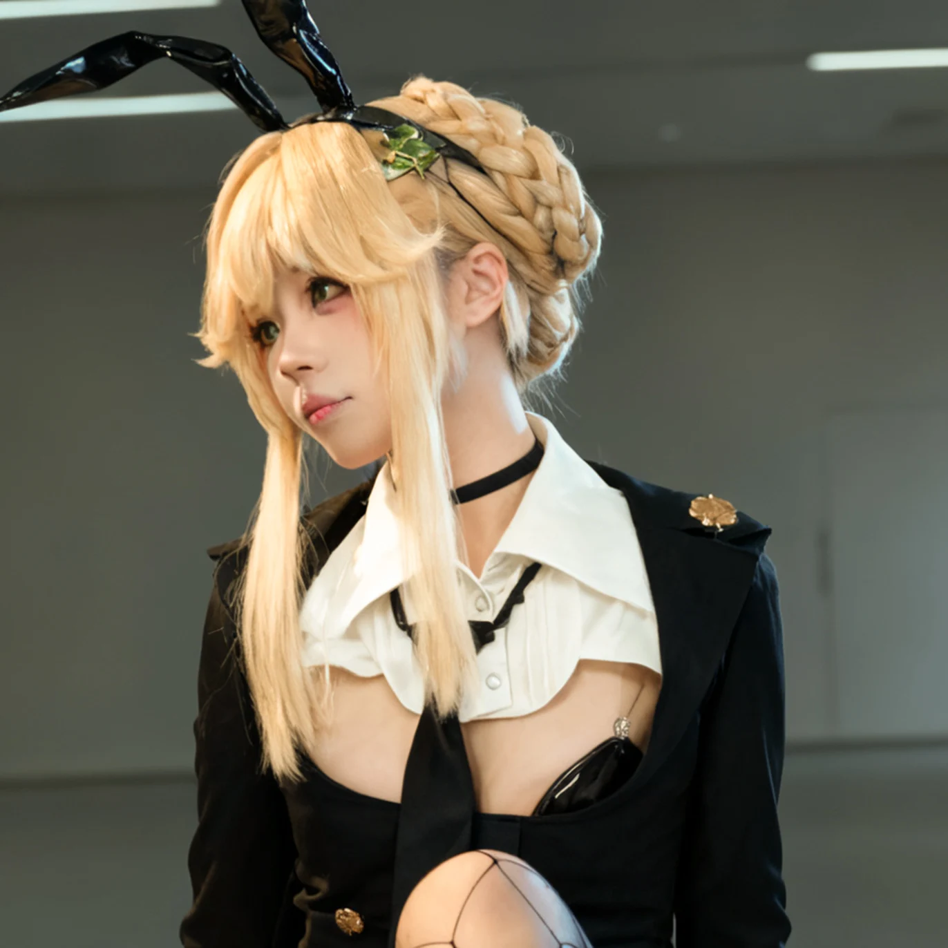 

Игра NIKKE The Goddess of Victory Aide, парик для косплея, 45 см, желтые короткие волосы, синтетический парик + шапочка для парика, парик для Хэллоуина