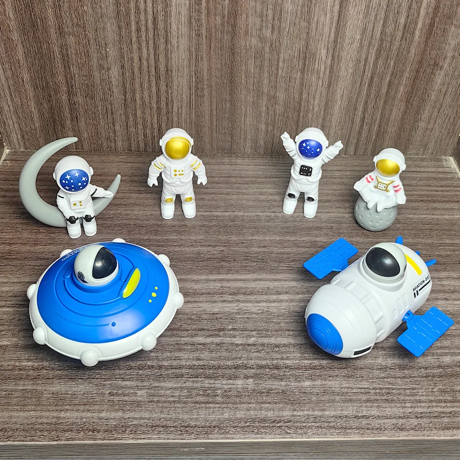 

Детская игрушечная машинка с космическим пространством, станция для пресса, игрушечная машина НЛО и 4 космонавта, подходит для подарков на день рождения мальчика