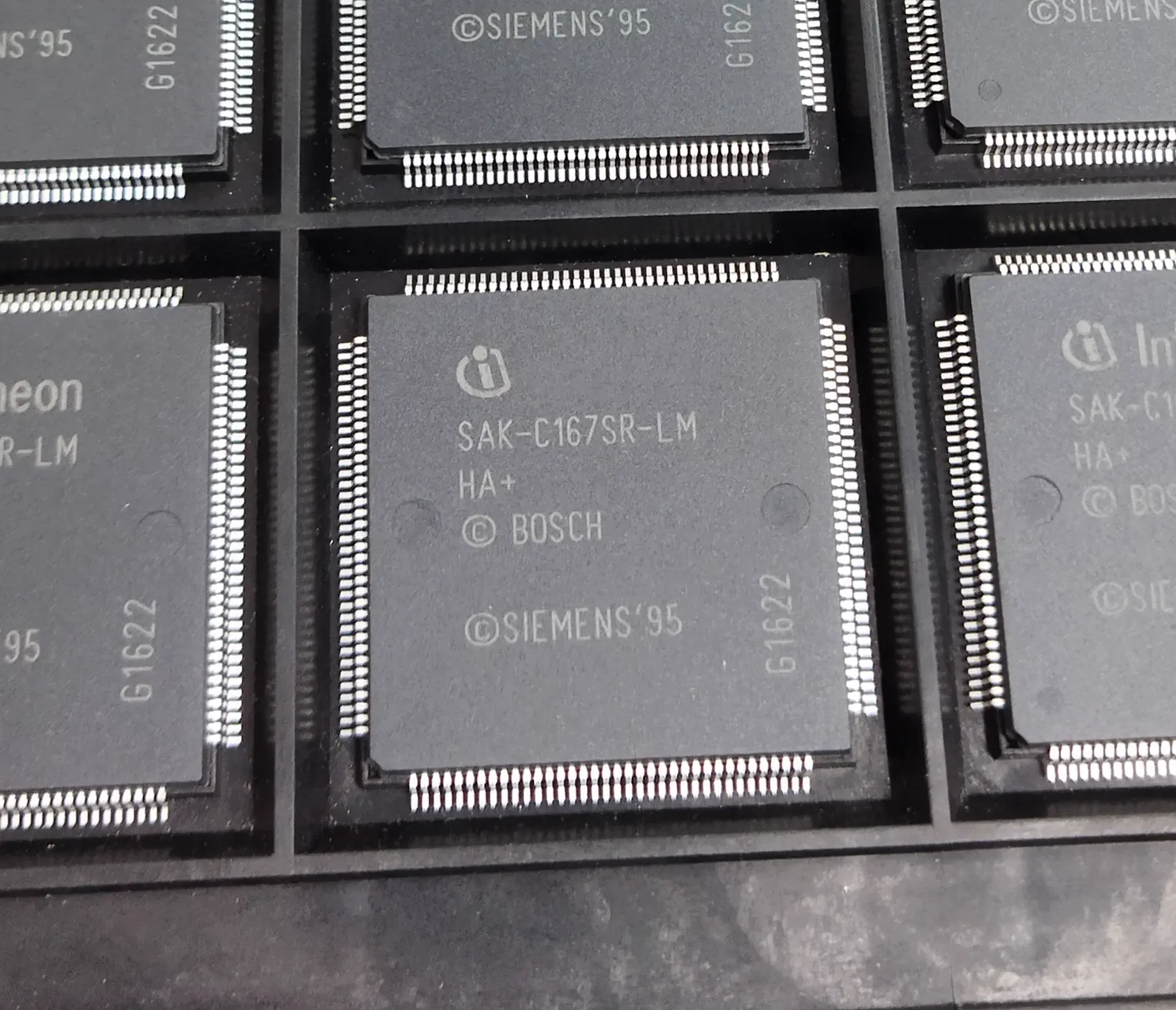 1PCS SAK-C167SR-LM SAK-C167CR-LM SAK-C167CS-LM SAK-C167S-4RM SAK-C167CR-4RM SAK-C167CS-32FM SAK-C167CS-L40M SAK-C167CI-LM QFP