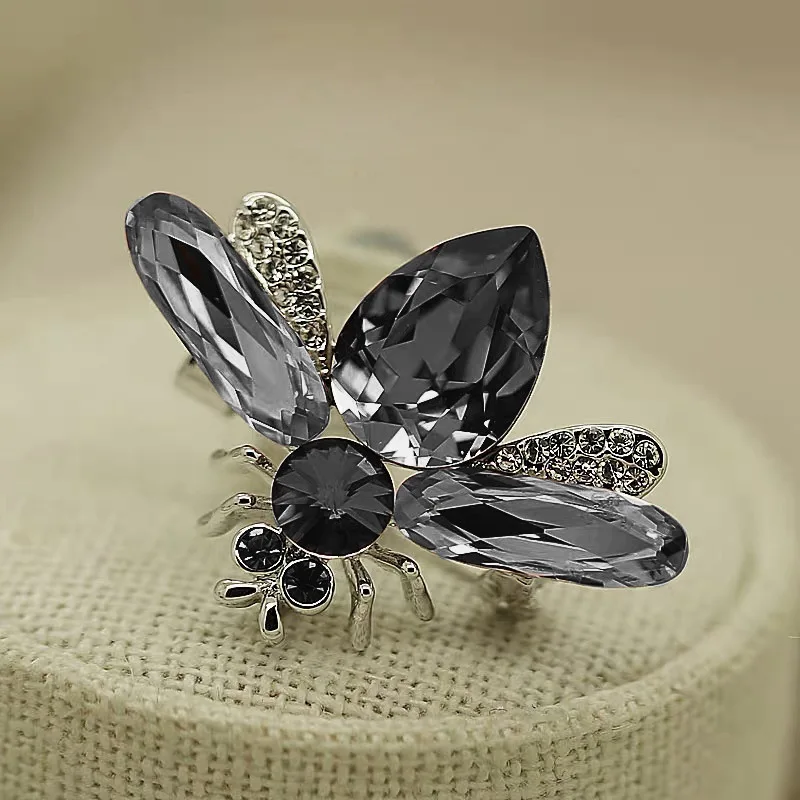 Creative Cute Bee Brooch Fashion Crystal Insect Rhinestone Corsage Women Coat Suit Accessories Pin Vintage Enamel Animal Brooch