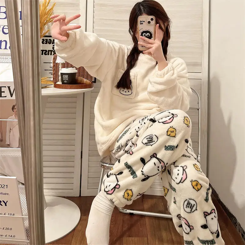 ชุดนอนตุ๊กตาเฮลโลคิตตี้ลายการ์ตูนน่ารัก สไตล์อนิเมะ เนื้อผ้านุ่ม สวมใส่สบาย อุ่น สำหรับฤดูใบไม้ร่วงและฤดูหนาว เหมาะสำหรับสาวๆ ใส่ในบ้าน สินค้าขายดี