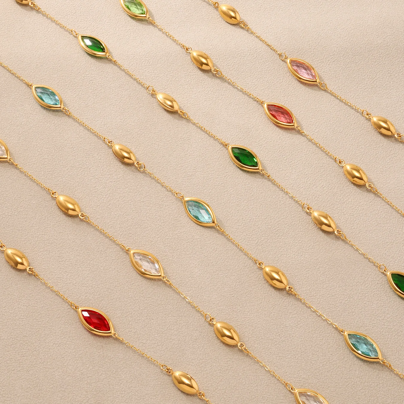 

Nivora Luxury High Quality Oval Glass Necklace For Women Stainless Steel Chain Charm Wedding Women Necklace Jewelry Accessory
