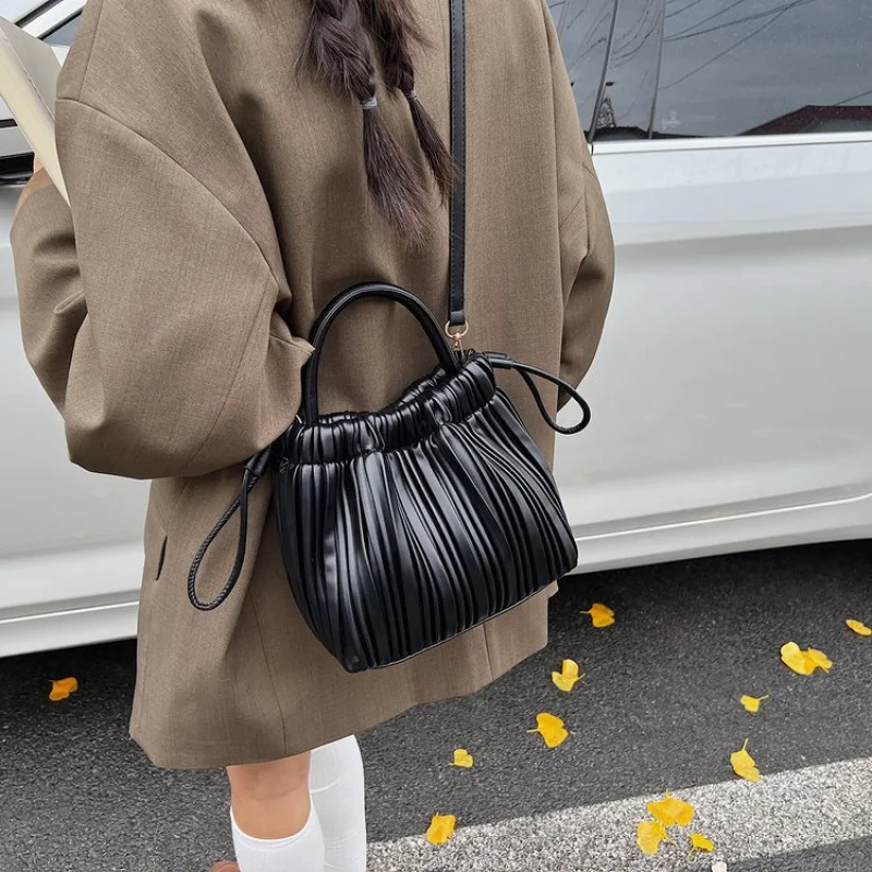 

Women's Handbag Made Of Glen-Printed Leather Boasting Andorra Commuter Vintage Spacious Daily Look