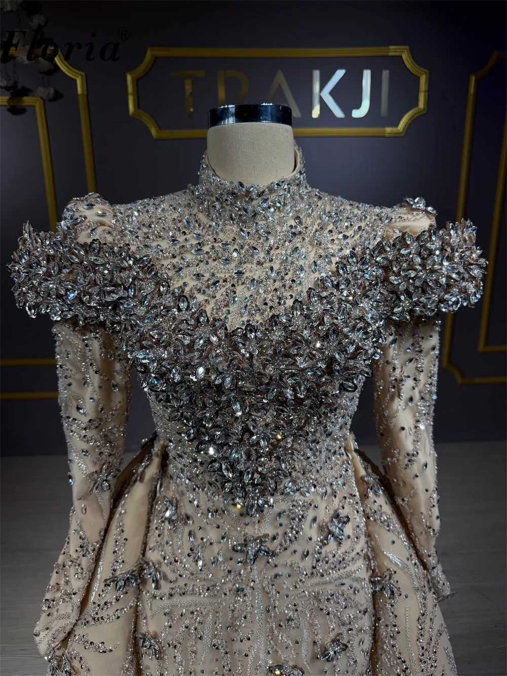Shiny Diamonds Prom Dresses Dubai Champagne Beaded Mermaid Formal Occasion Dress Customized Long Sleeve Wedding Party Gowns 2026