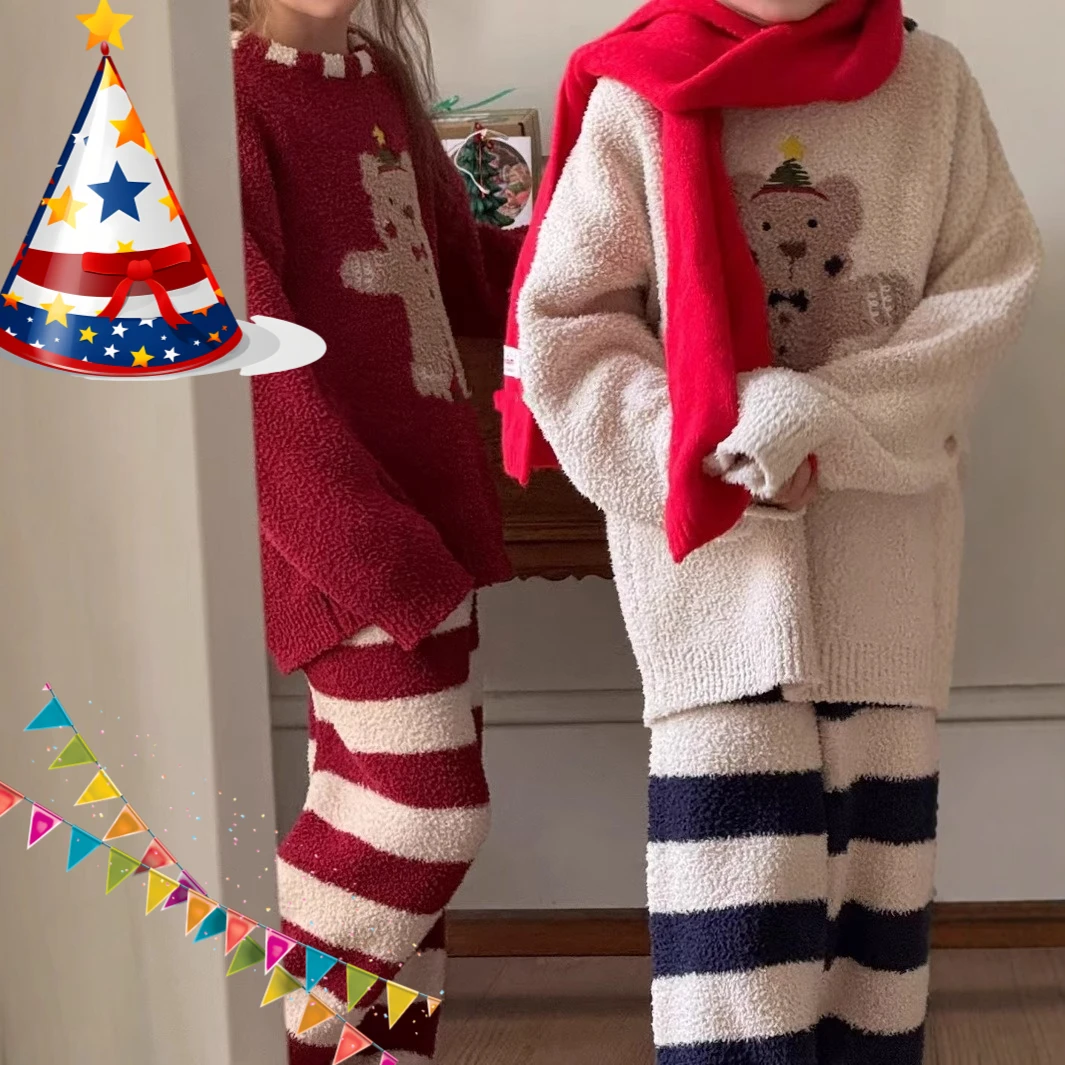 

Детский зимний термопижамный комплект из мягкого начеса и флиса для отдыха с милым праздничным пижамным принтом медведя