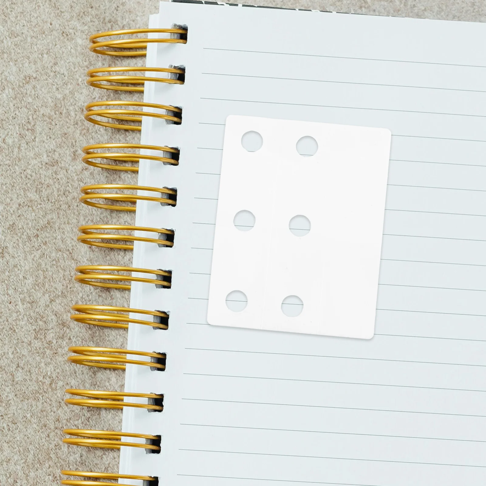 50 Buah Label Penguat Lubang untuk Binder Cincin Stiker Putih Berperekat Hewan Peliharaan yang Dapat Digunakan Kembali untuk Belajar di Rumah Kantor Sekolah