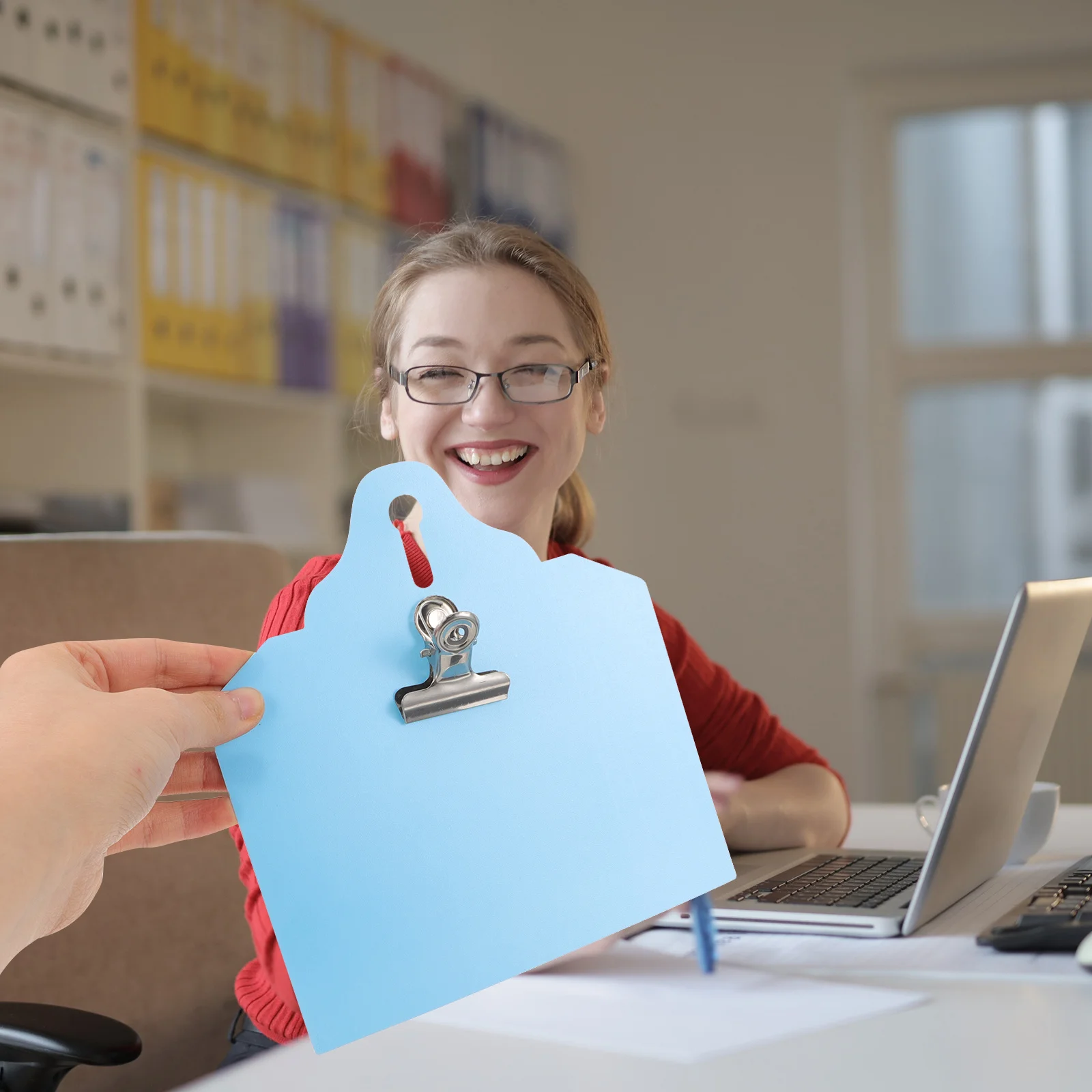 لوحة مشبك بطاقة التسريب من الدرجة الطبية PP حافظة كتابة غير قابلة للانزلاق خفيفة الوزن للاستخدام الممرضات في المستشفى والتسجيل المحمول