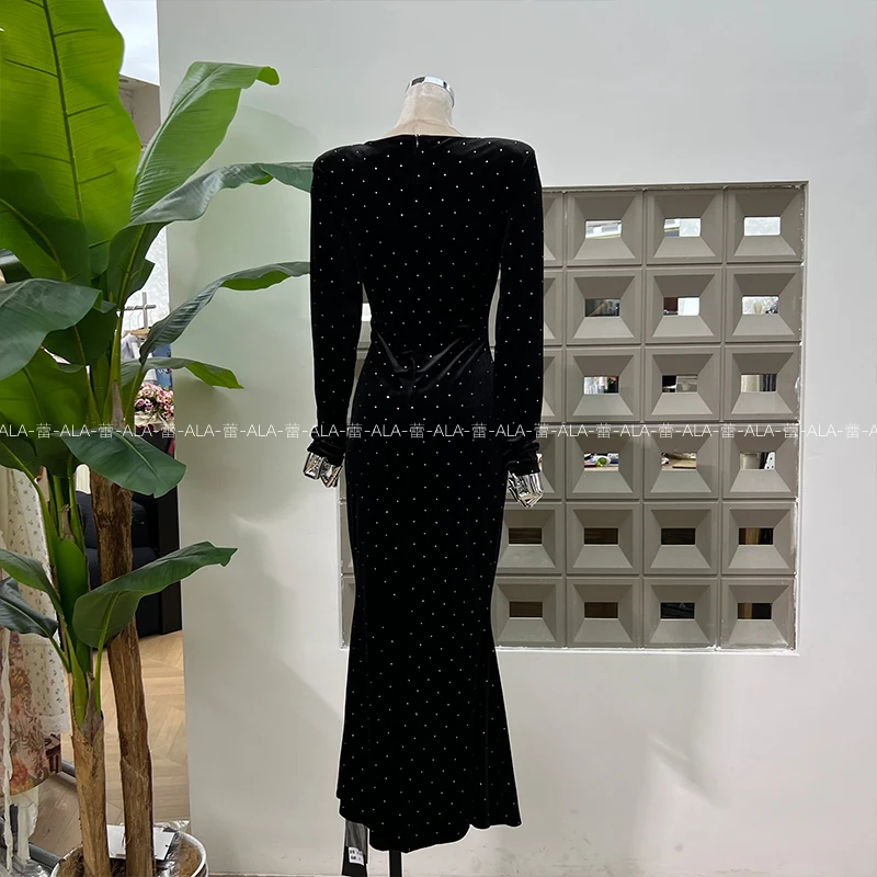 حار حجر الراين الخامس الرقبة مطوي ذيل السمكة مساء اللباس النمط الأمريكي مثير أنيق كم طويل Bodycon فستان أسود طويل للنساء