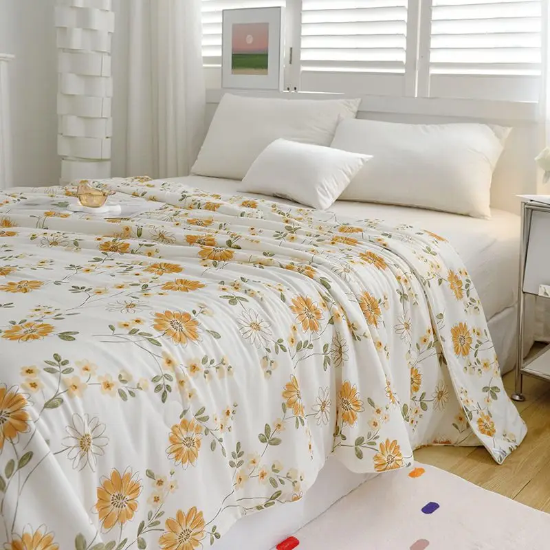 

Summer Boho Print Lightweight Cooling Quilt Soft Breathable Air Conditioning Comforter Machine Washable Double Bed Thin Blanket