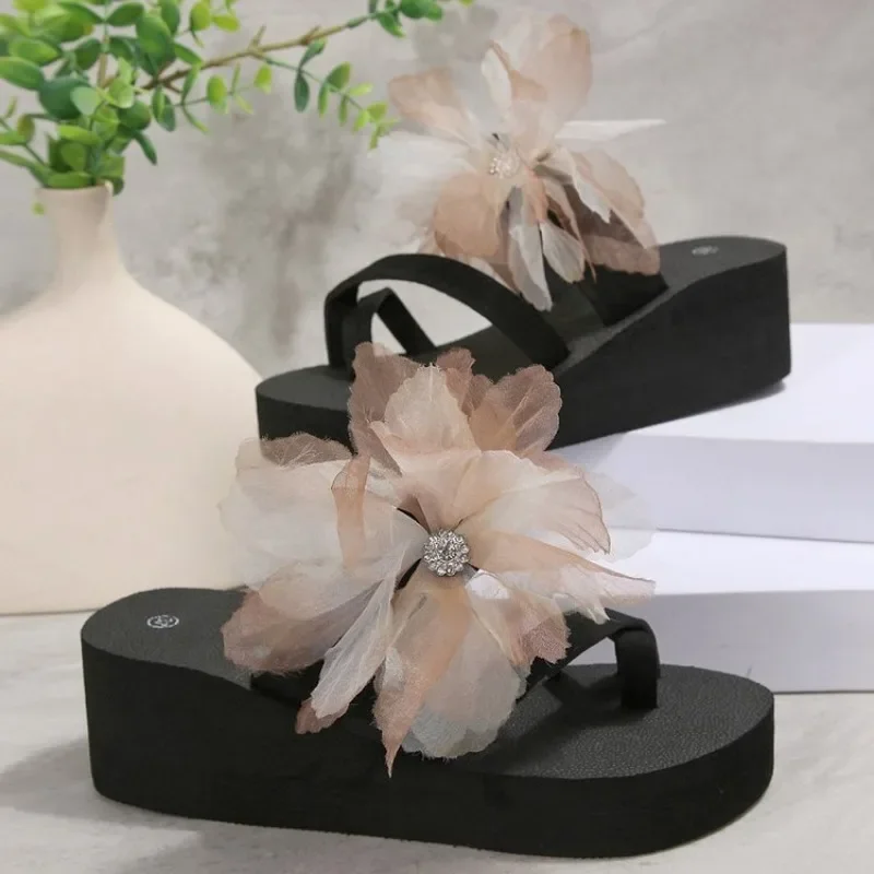 Lace Flower Decoration Beach Slides Women 2026 Summer Pearl Decoration Bohemia Wedge Heels Slippers Comfortable Non Slip Shoes