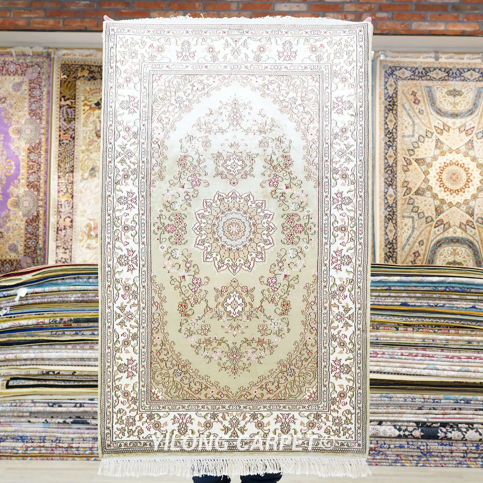 

76x122cm Small Size Pure Hand Knotted Silk Oriental Area Rugs (HF188B)