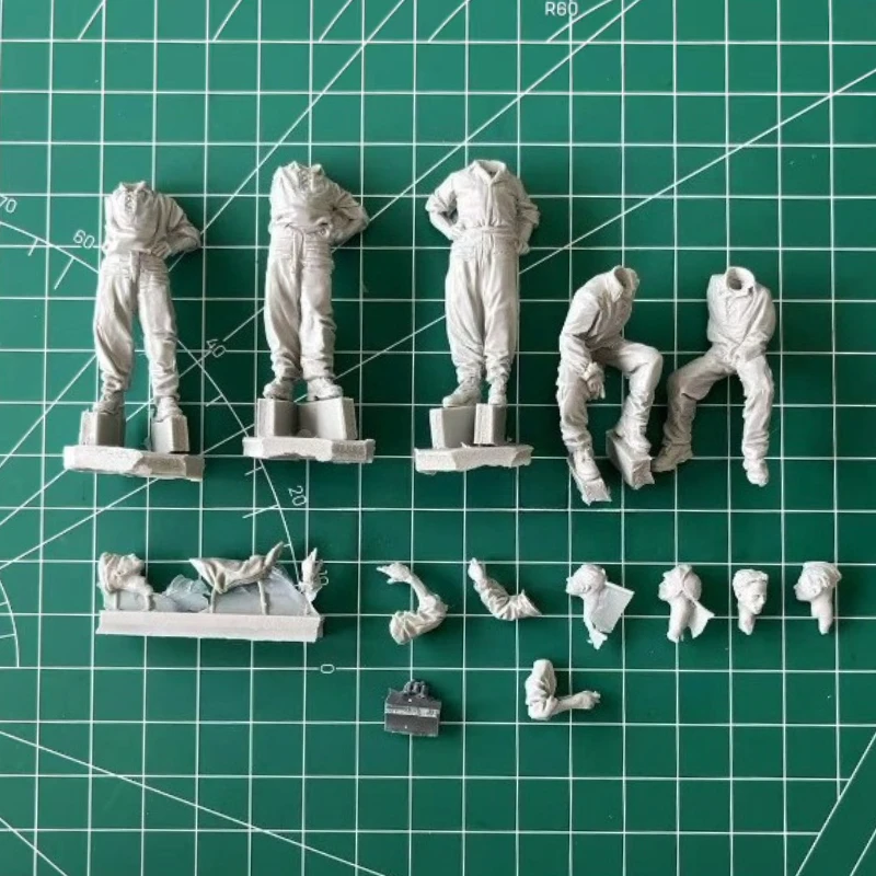 1/35 Scale Die-Cast Resin Figure Model Kit Eastern Front Panzer III Tank Crews 5 Figures (No Tank) Unassembled and Unpainted