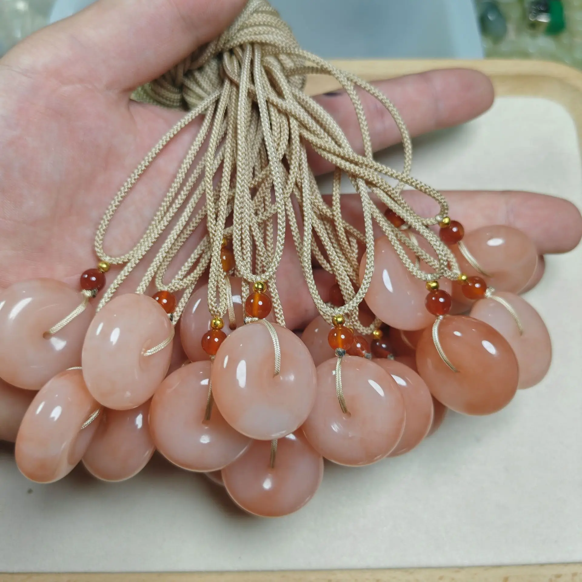 Exquisite jewelry gold silk jade peach blossom stuffed peace buckle pendant Fo Gong Wu Shi brand Tianshan Cui pendant pendant