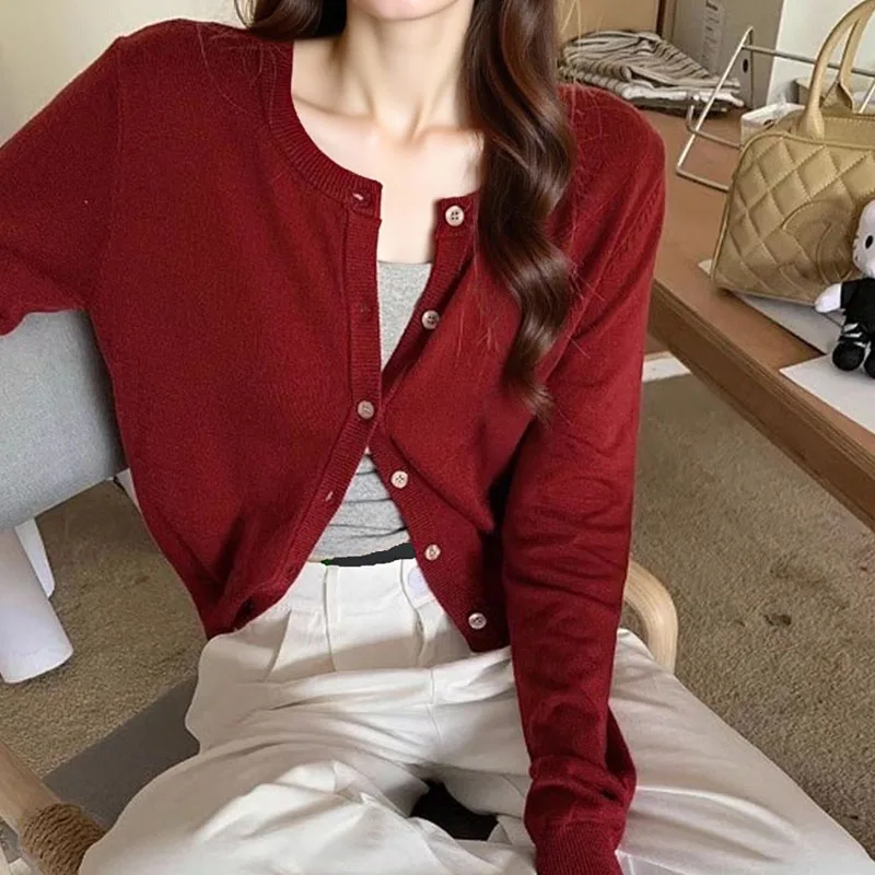 

Autumn and winter high-end niche ladies thin long-sleeved knitted cardigan, temperament slim casual sweater short jacket