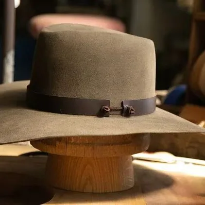 

Western Cowboy Style Sheepskin Felt Hat Fashionable Belt Decorated Felt Hat Pure Wool Felt Hat