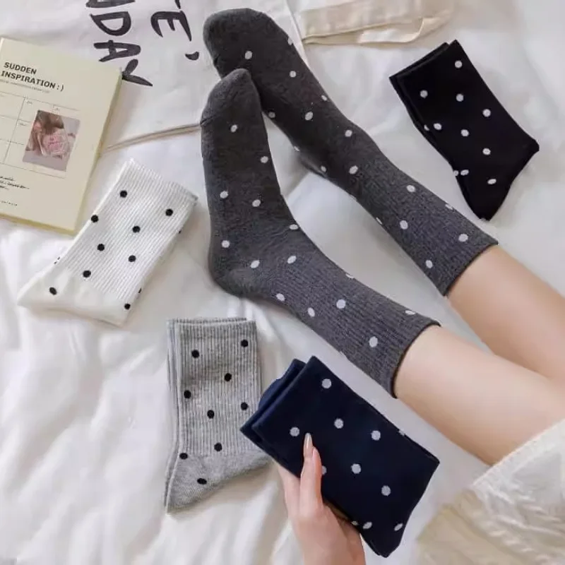 Woman's Socks Mid-Calf Socks Classic Leisure Simplicity Comfortable Wave Point Socks Daily Versatile Sports Socks Four Season