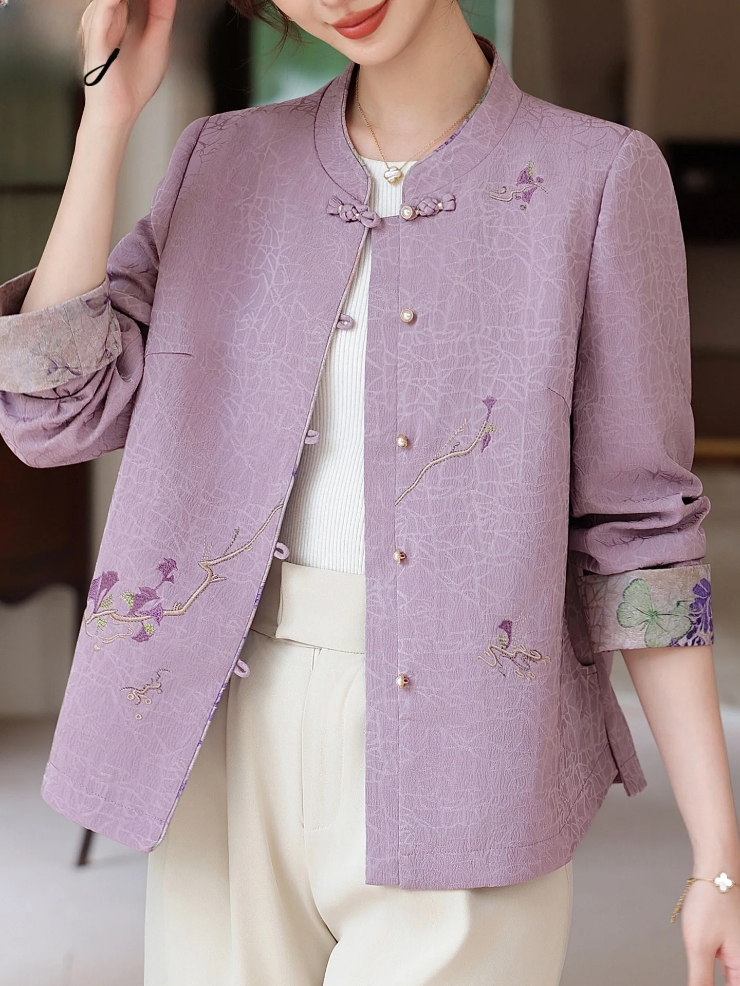

New Chinese Sle Autumn Outerwear for Middle-Aged Women Traditional Faion Lady's Coat Spring Autumn Loose Fit Button Detail