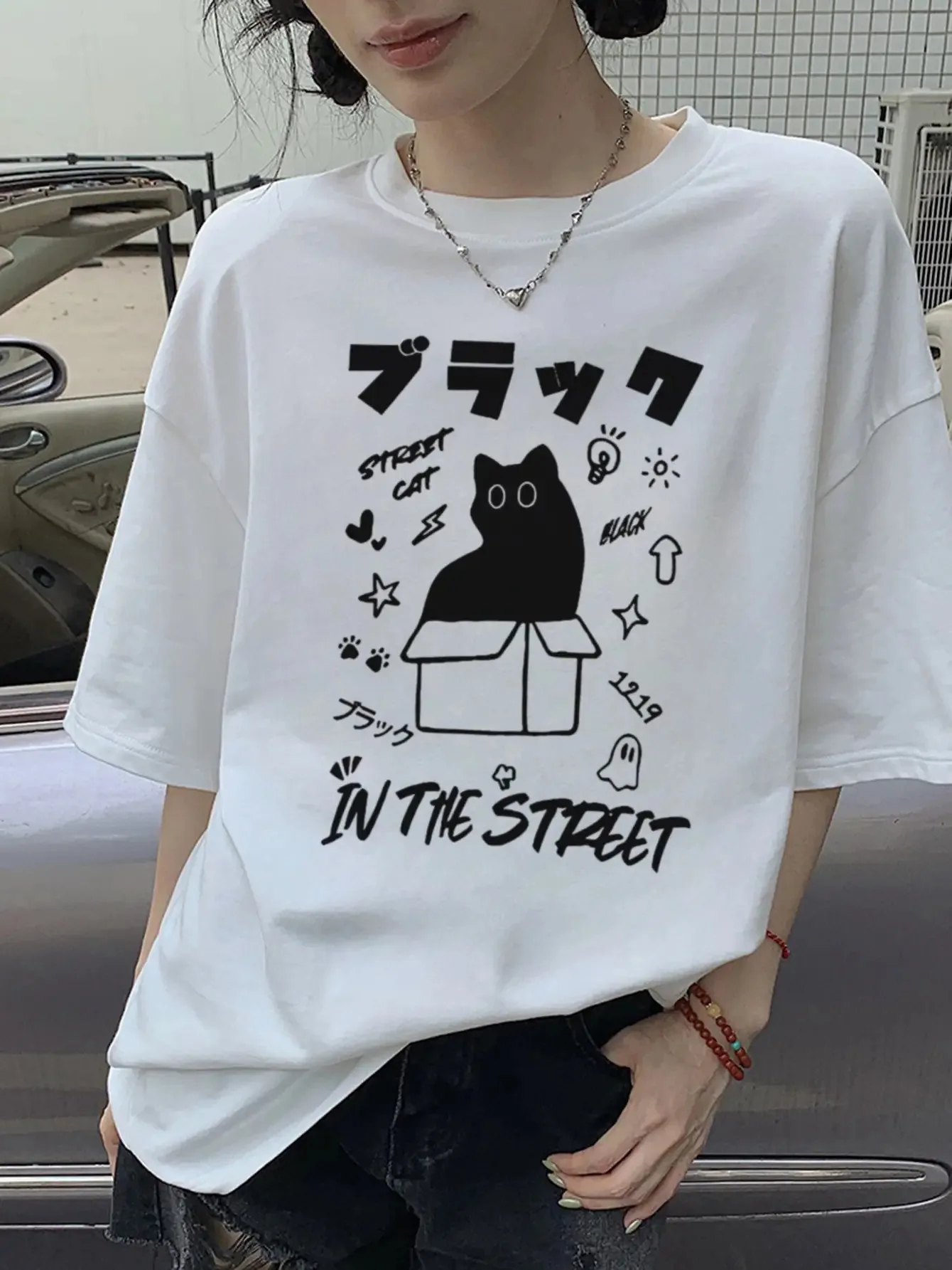 Camiseta con estampado de gato blanco y negro bonito para mujer con frase de gato de la suerte ropa informal informal de Anime