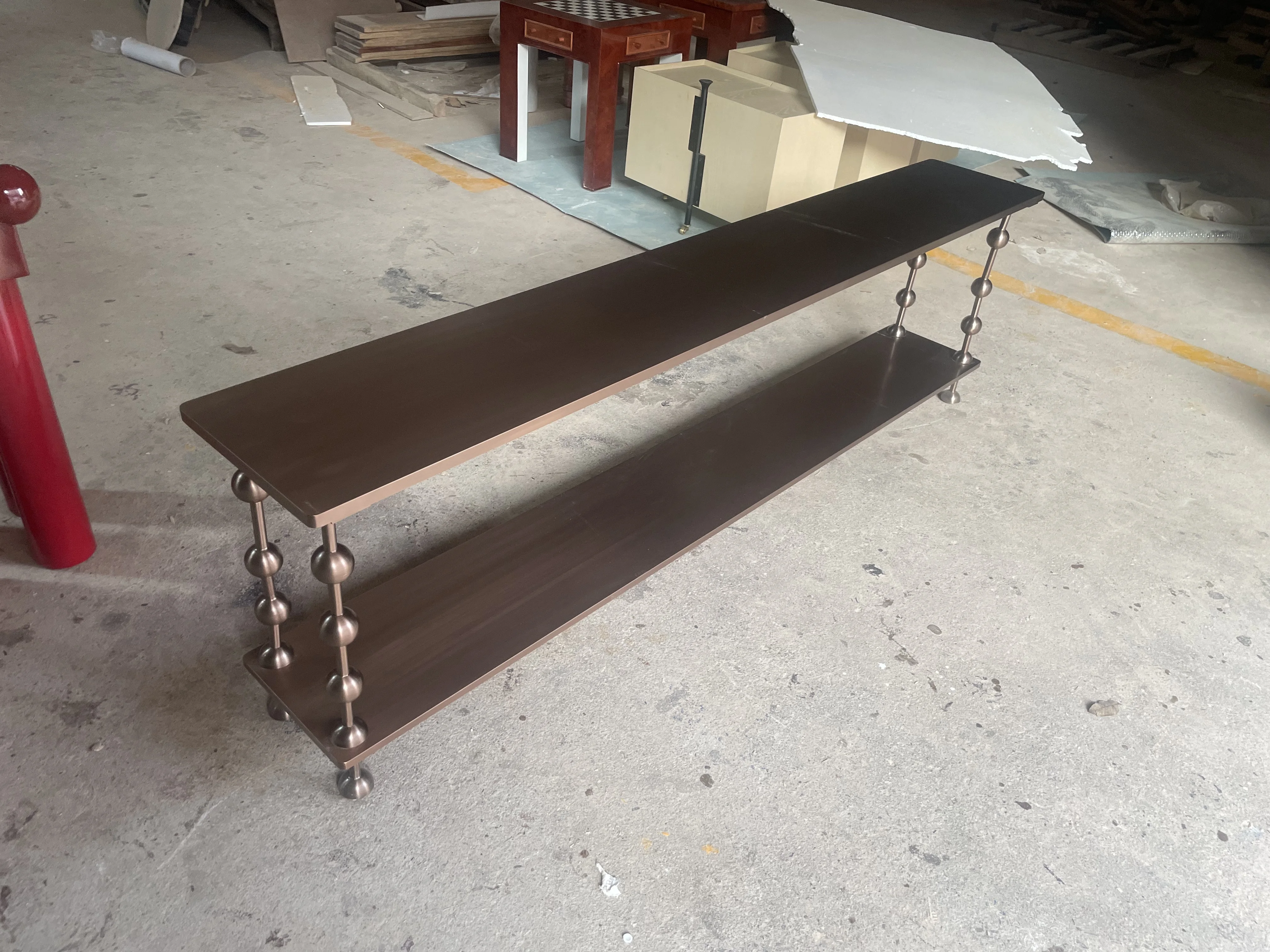 &Modern Double Layer Brushed Copper Stainless Steel Console Table  Metal Frame Entryway Sofa Back Console Shelf for Living Room