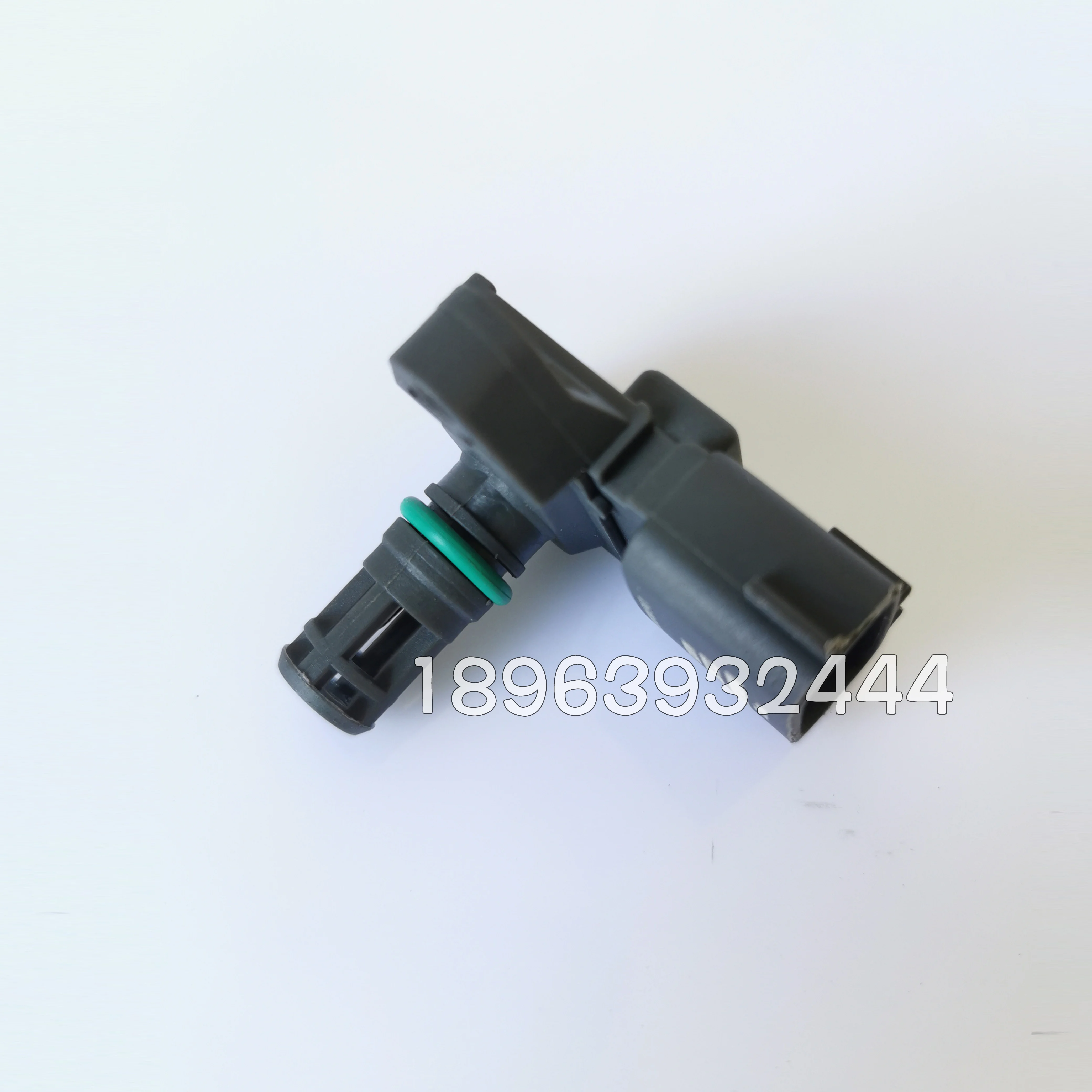 Applicable to Dongfeng Tianjin Tianlong Cummins engine turbocharger intake pressure and temperature sensor 2897333