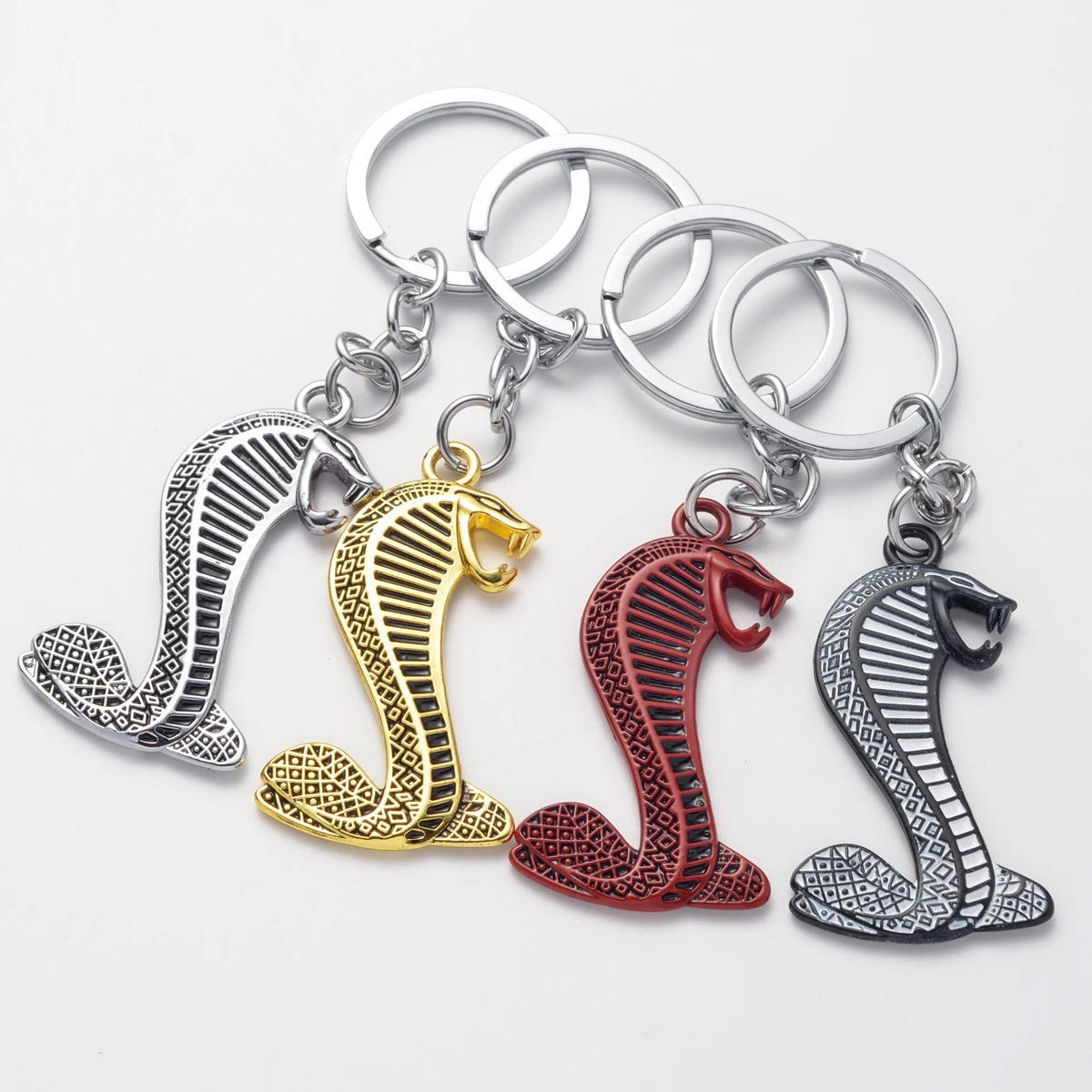 Car Keychain Snake Cobra Logo Metal Keyring Key Ring Holder For Ford GT Shelby Dodge Charge Jeep Motorcycle Accessories