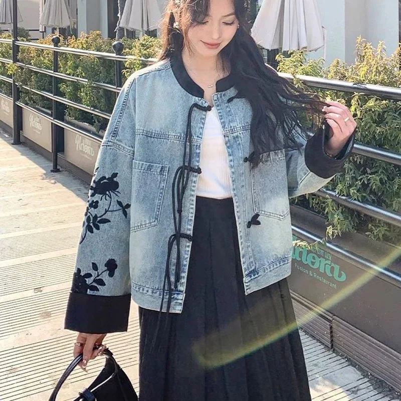 2025 Autumn New Chinese Style Loose Embroidered Jeans Short Coat Women's Fashion Niche Color Blocking Vintage Jacket
