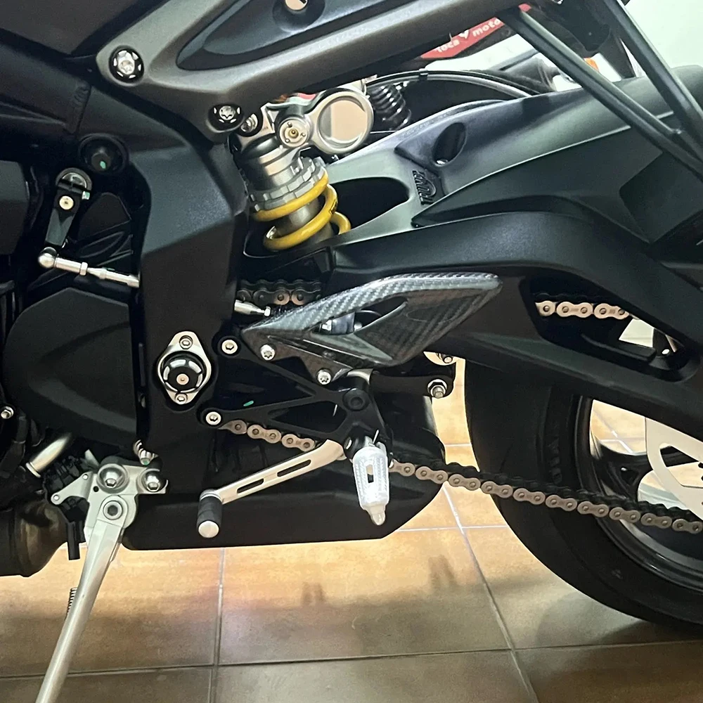 Plaques de protection de talon de moto en fibre de carbone sèche pure, repose-pieds pour Triumph Street Triple 660, 765 R RS, 2016-2021, 2022