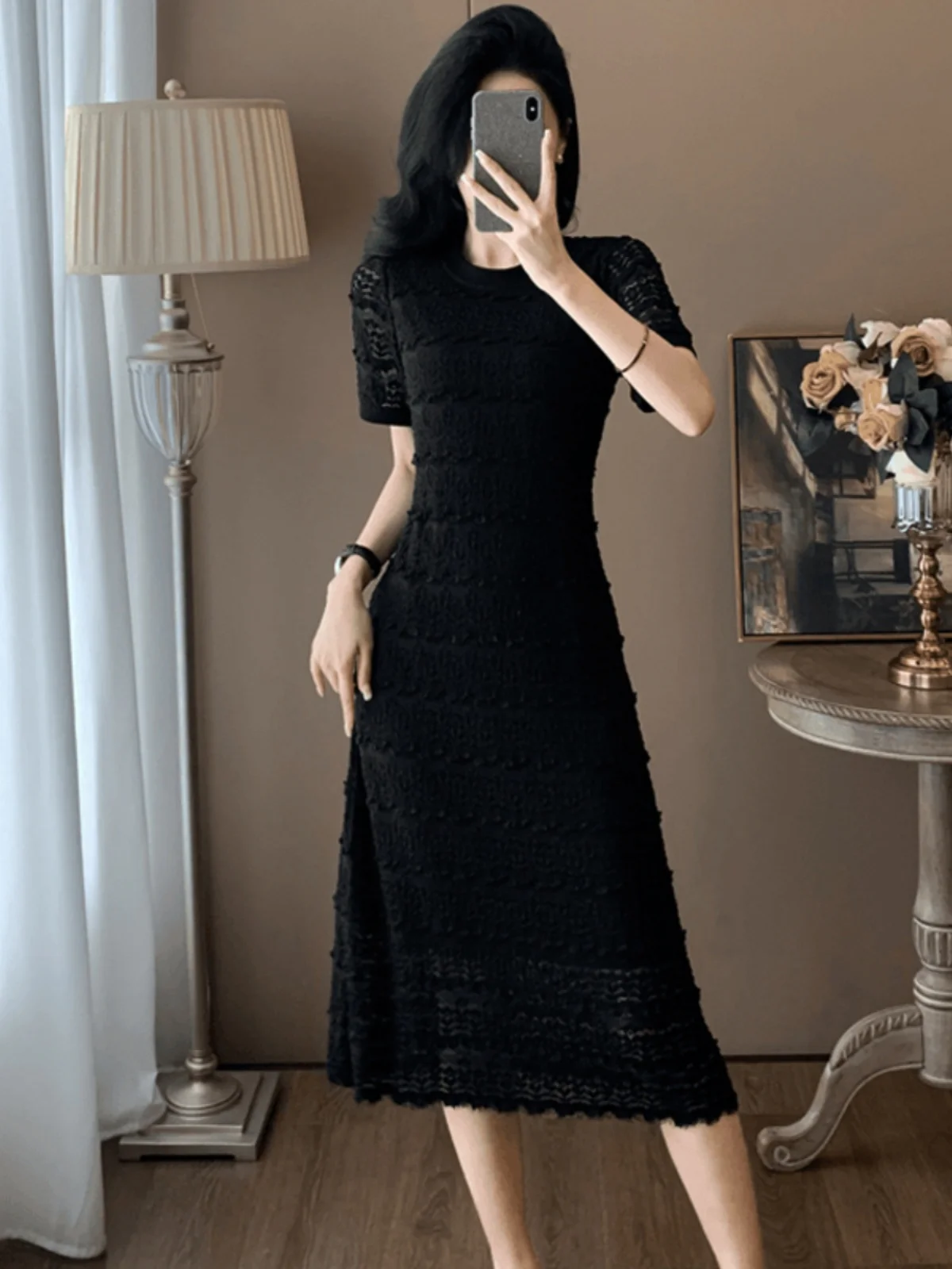 

Summer 2026 Women's Elegant Black Short Sleeve Knitted Dress Slimming Waist Design Mid-Length A-Line Skirt Stylish Fashion