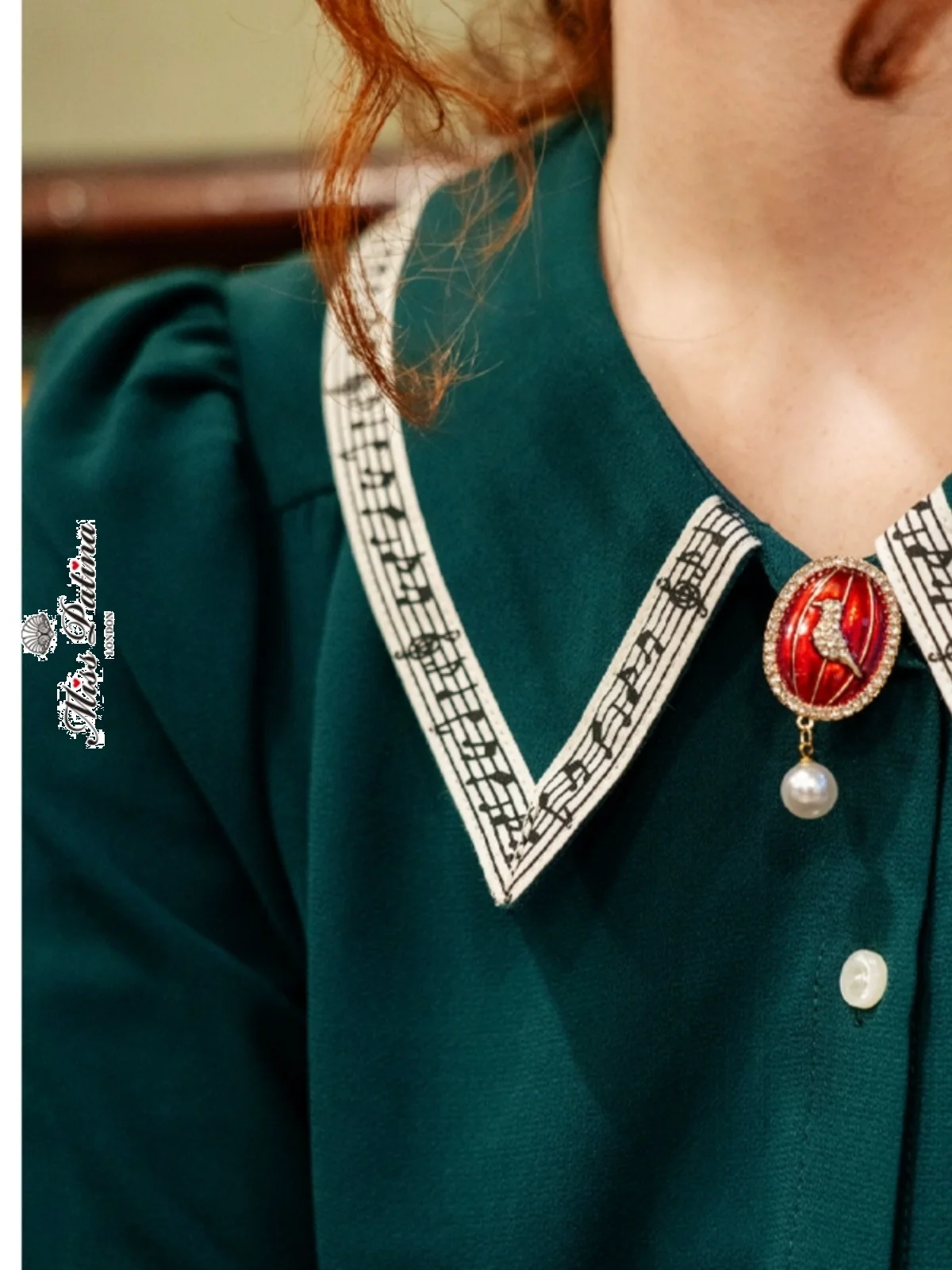 エレガントなレトロオーバルブローチピン、シンプルなデザイン、女性向け、ミス・パティナのファッショナブルなピンバッジ、2023年秋コレクション